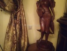 Продою Статуэтка  настоящае  дериво сосвоей стулом 