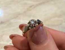 Продаю кольцо с бриллиантом 