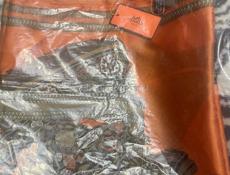  шарф Hermès Selle des Steppes оранжево-коричневого цвета с бахромой. 