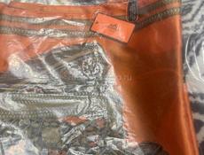  шарф Hermès Selle des Steppes оранжево-коричневого цвета с бахромой. 