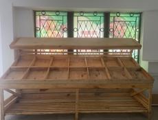 Продается деревянная стойка для овощей для любого пользования в магазине