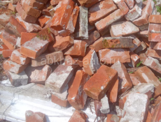 Продаётся красный кирпичи большое количество 