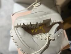 Ботиночки для девочек размер 34, не подошли по размеру продам за пол цены 