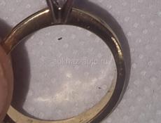 Большой бриллиант на кольце 