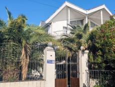 Вилла на берегу моря в поселке Агудзера 