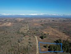 Продается земельный участок 1-га Цкургил-залив скурча . Расположен на берегу моря на границе адзюбжа-кфндыг , рядом с горячим источником 