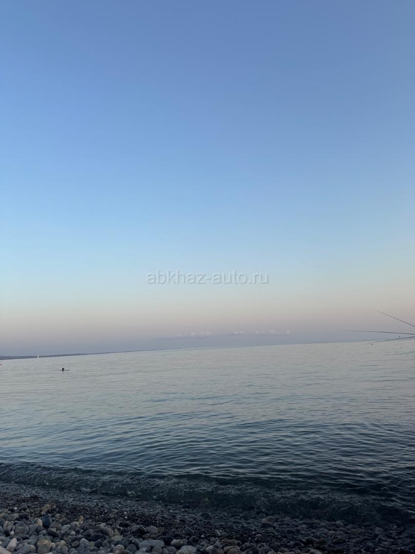  В частном доме в городе Сухум сдается комната посуточно со всеми удобствами 2000т в сутки .Ул.Абазинская 46 ( ориентир ) маленький рынок . WhatsApp +7 (988) 867-09-15 либо 2263101