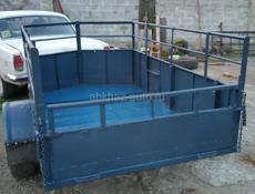 Машина с прицепом.