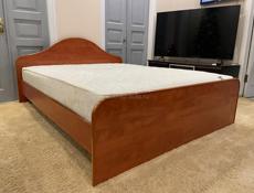 Кровать с матрасом / двойная двуспальная 