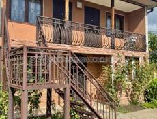 Продаются два дома.