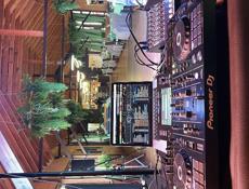 Диджейский пульт