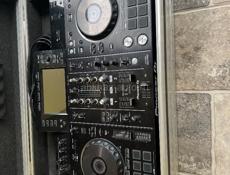 Диджейский пульт 