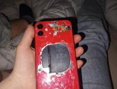 Продам телефон Айфон 11