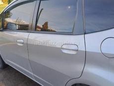 Куплю дверь переднюю на Honda Fit в цвет авто!