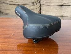 Седло велосипеда KMS