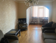 Сдается 2х комнатная квартира в центре длительно 