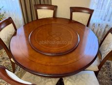 Стол и стулья из натурального дерева 