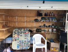 Сдается торговая лавка на территории пещеры, место проходимое за счет общественного туалета, не путать с территорией сувенирного рынка 