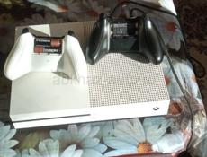 Продам Xbox One S срочно