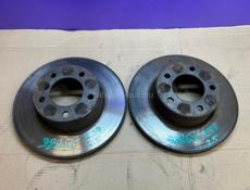 Тормозные диски BMW 5 E39 M54B25 2001 переднее