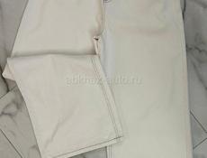 Джинсы белые