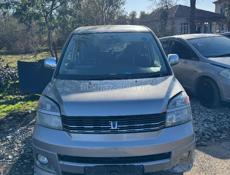 Тойота Вокси 2.0