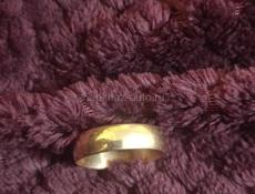 Продам обручальное кольцо золотое 5 грамм