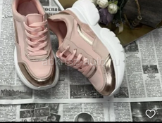 В наличии женская обувь