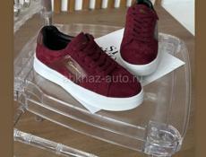 В магазине империя обуви скидки 