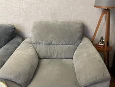 Диван с двумя креслами