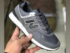 В магазине империя обуви большие скидки 