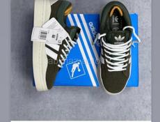 В магазине империя обуви большие скидки 