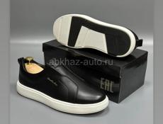 В магазине империя обуви большие скидки 