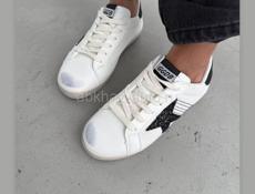 В магазине империя обуви большие скидки