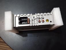 Магнитола Pioneer.