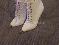 Продам полусапожки и сапоги .