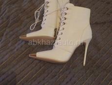 Продам полусапожки и сапоги .