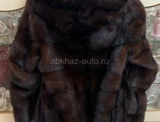 Продается норковая шуба в идеальном состоянии. Отстегиваются рукава. Имеется капюшон. Есть кулиска на талии. Хранится в чехле . Размер S-M . Думаю на L тоже подойдет . 35 тыс