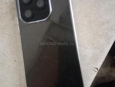 Продаю телефон очень срочно не скрывался ничего в отличном состоянии новый комплекте коробка чехол и зарядка