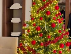 Продаю ёлку с гирляндой 