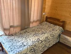  деревянные кровати с матрасом 