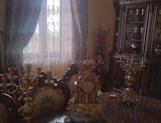 Продю комплект часы и подсвечники можно по одельности продатьь