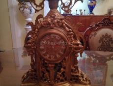 Продю  комплект часы и подсвечники  можно по  одельности  продатьь