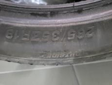 265 35 R18