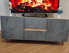 Продается тумба под телевизор, состояние идеальное)цена 10тыс. Тел. 961-22-82