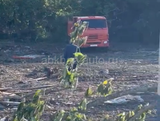 В центре города участок