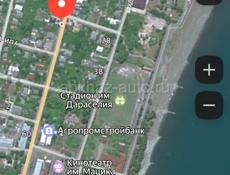 В центре города участок