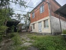 Продам 2х эт. дом с участком 6 сот. земли.