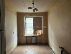 Кв двух комнатная плюс лоджа, плюс балкон, третий этаж пяти этажного дома район карьер, цена 750 тыс