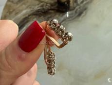 Бриллиантовые серьги . Вес 4,6 гр . 